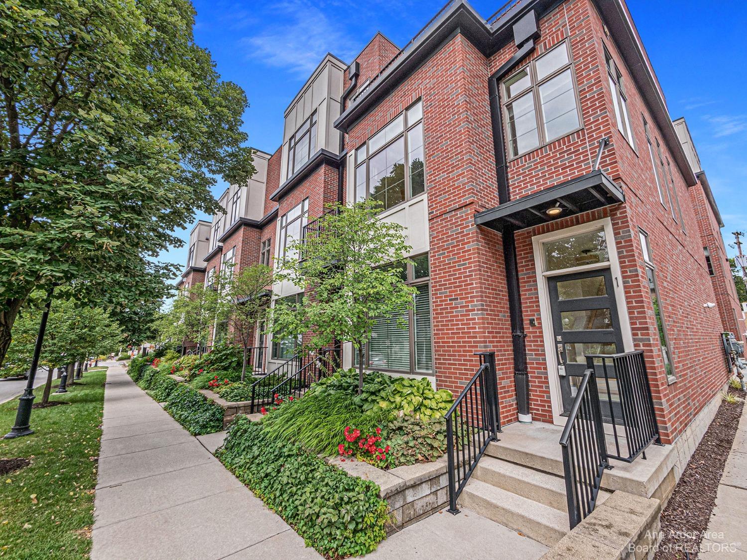 Fabulous Condo in the Heart of Kerrytown!